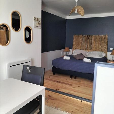 Les 2 Tours Hotel Chenay  Luaran gambar