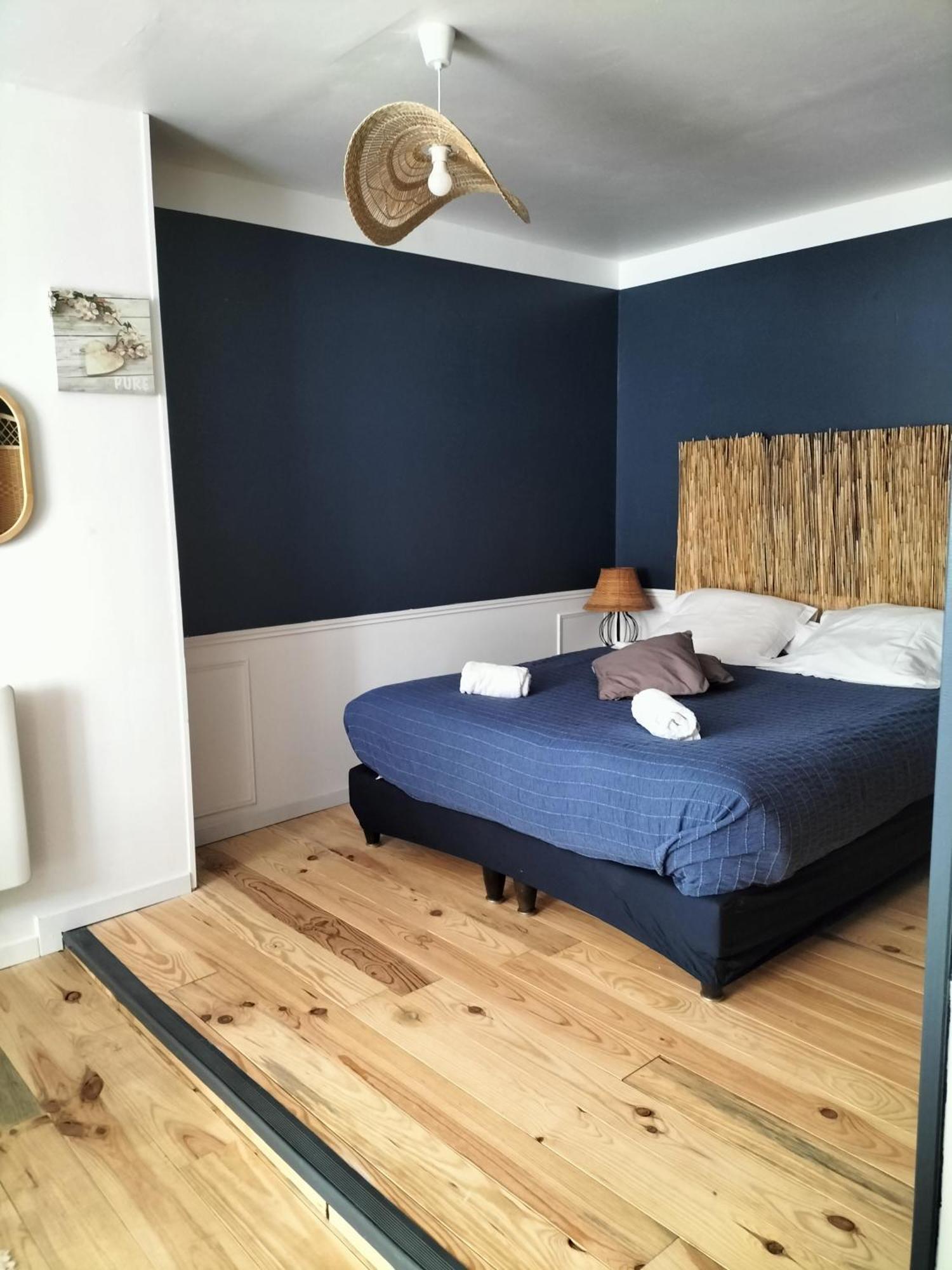 Les 2 Tours Hotel Chenay  Luaran gambar