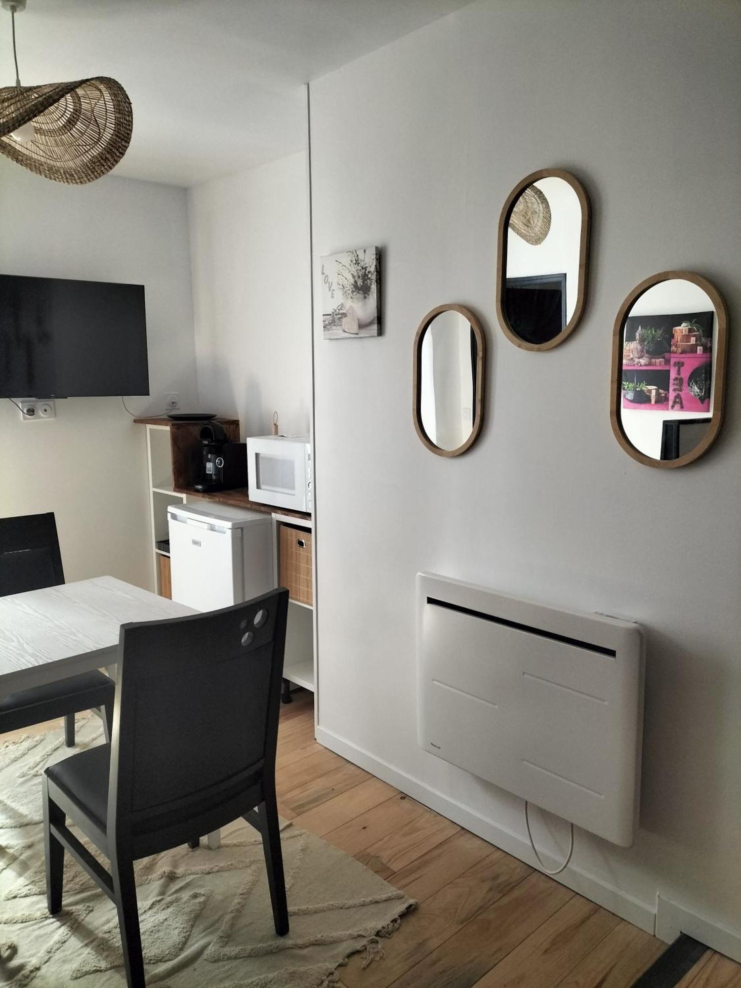 Les 2 Tours Hotel Chenay  Luaran gambar
