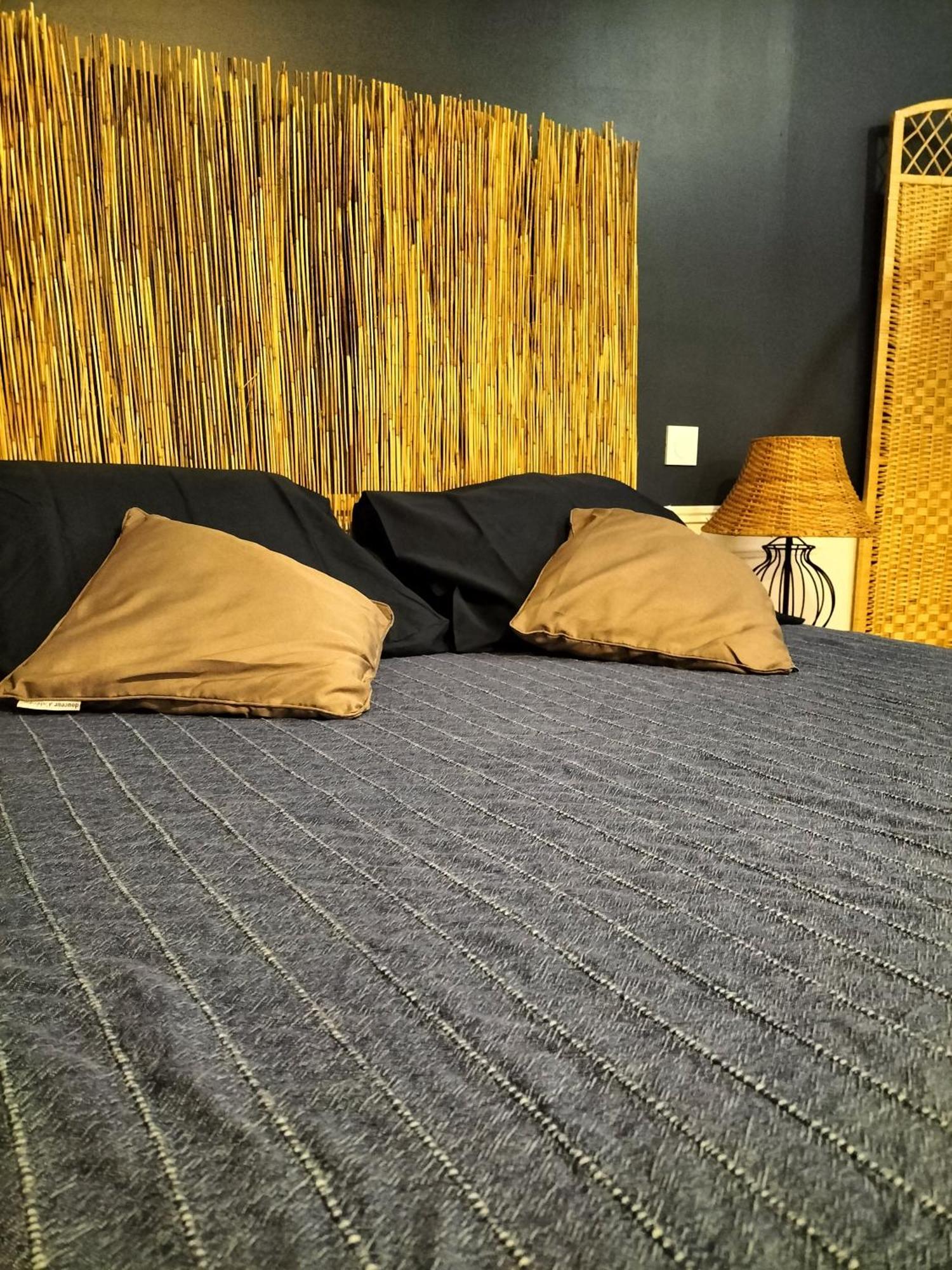 Les 2 Tours Hotel Chenay  Luaran gambar