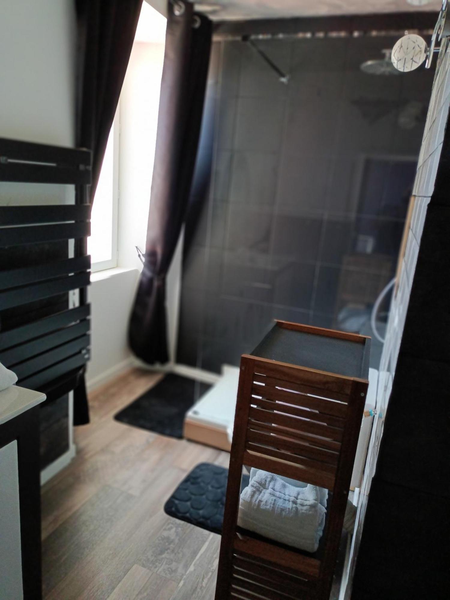 Les 2 Tours Hotel Chenay  Luaran gambar