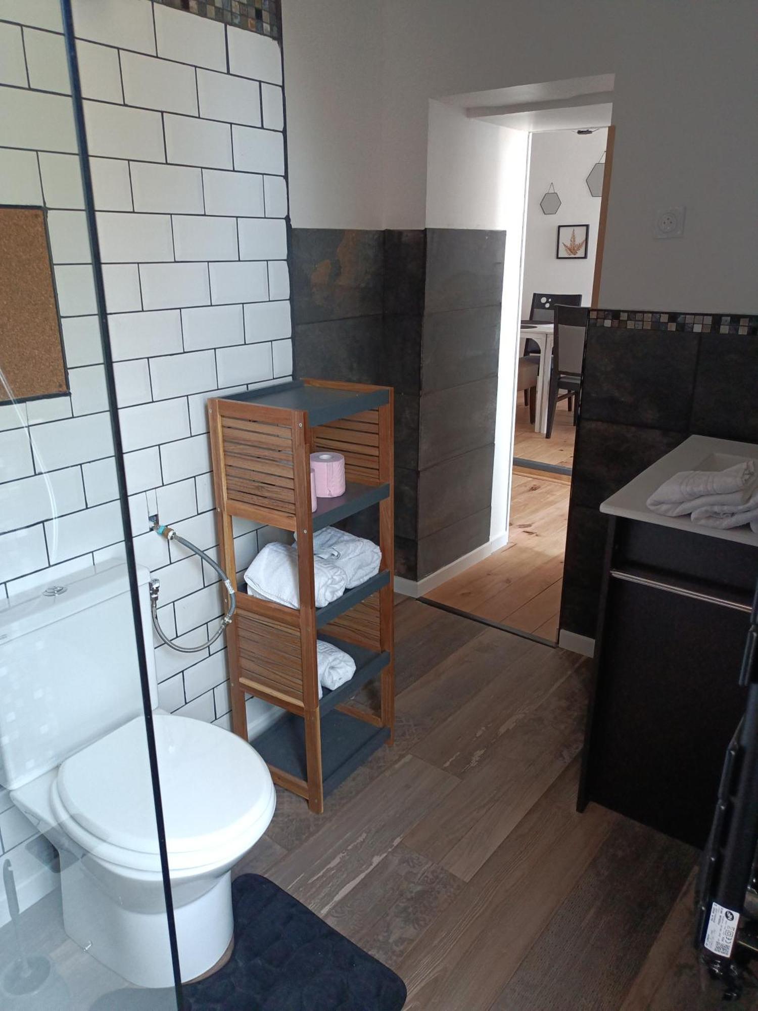 Les 2 Tours Hotel Chenay  Luaran gambar